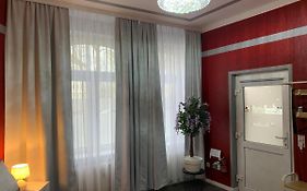 Exklusive Stadtwohnung am Elbradweg: Best-Preis-FEWO Rathausblick 1 für max. 3 Pers. inkl. WLAN, Prime Video&Self Check-In